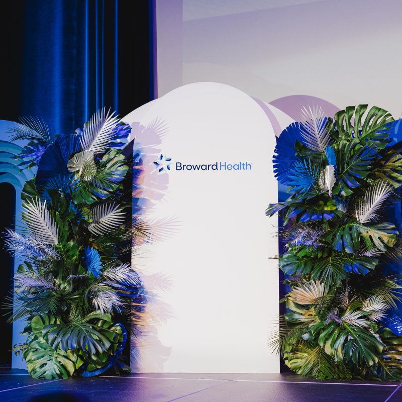 Customizable Arch Photo-Op Collection